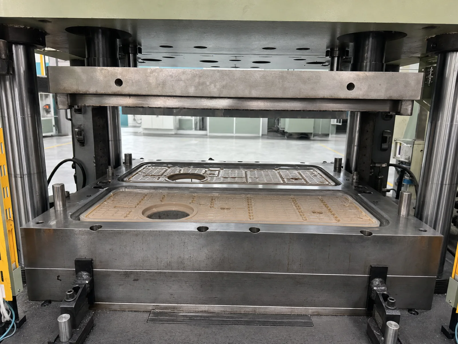Wetop Silicone compression molding press mid-cycle curing a custom sink protector cavity map with drain cutouts on P20 hardened steel tooling in Dongguan